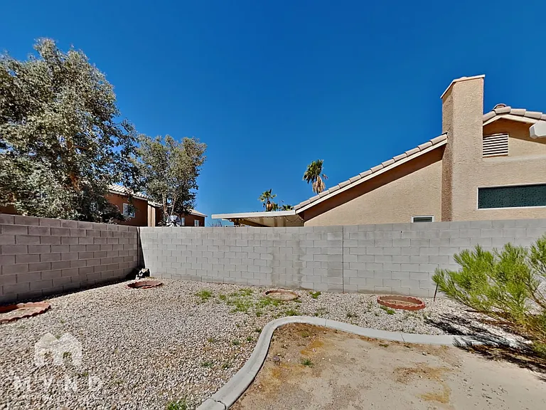695 Emerald City Ave — Photo 21