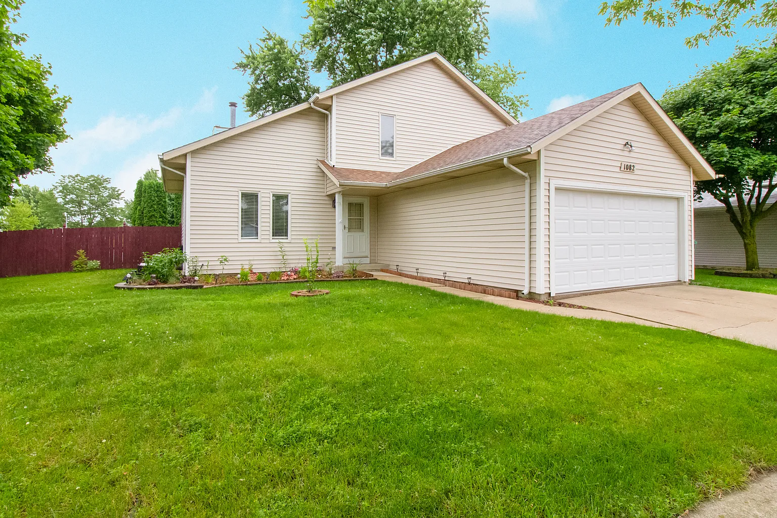 1082 Cathy Dr photo 1
