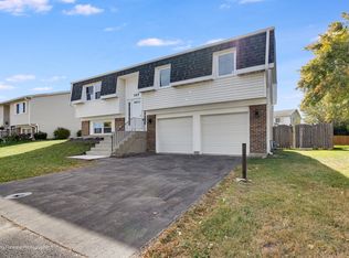 157 Stevenson Dr, Glendale Heights, IL