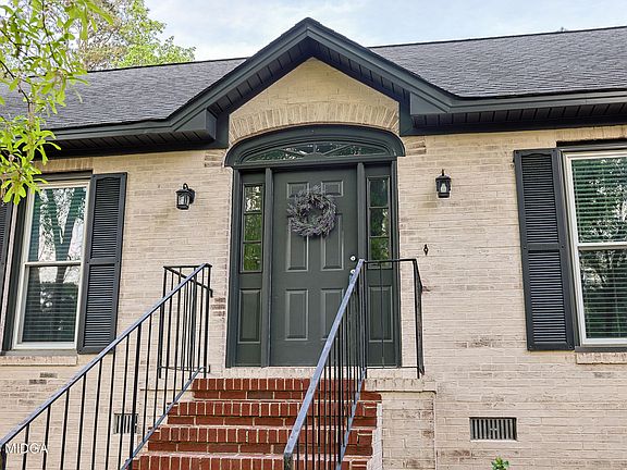 5th image of 104 Saint Thomas Pl