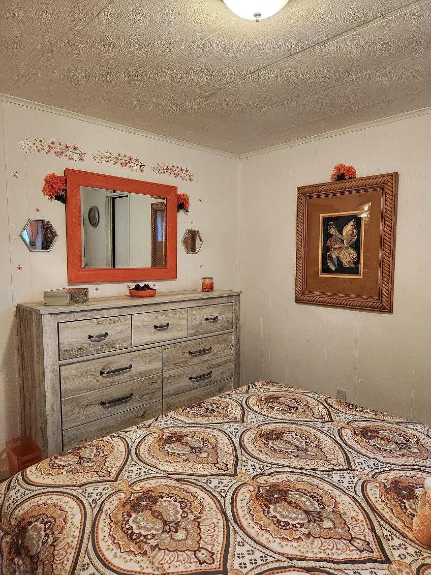 3 bed, 2.0 bath, 1600 sqft, $572 — Photo 2