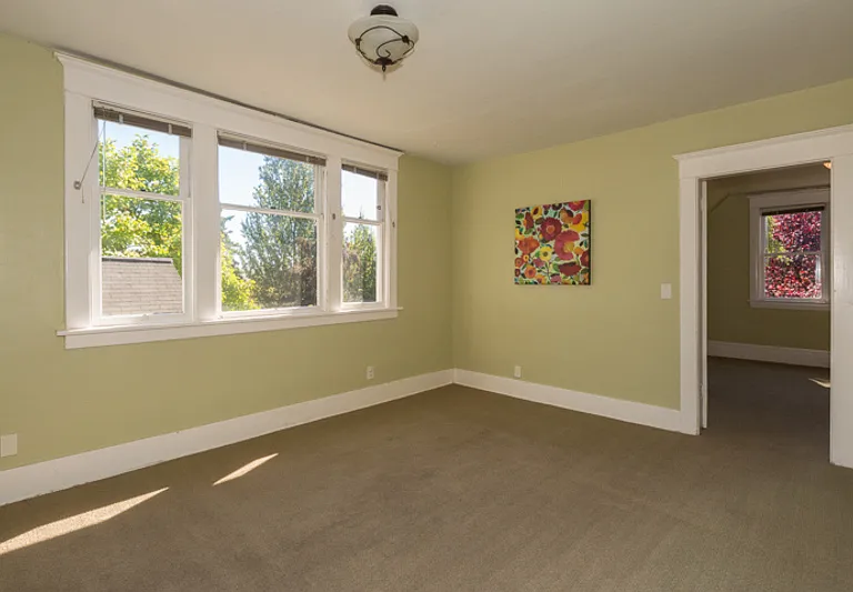 1618 E Mercer St #1/2 — Photo 6