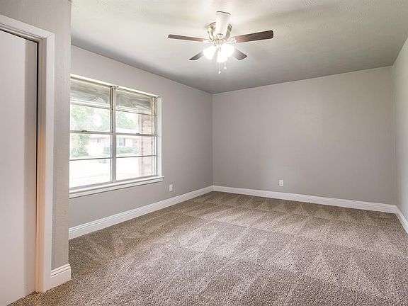 5th image of 3933 Douglas Dr