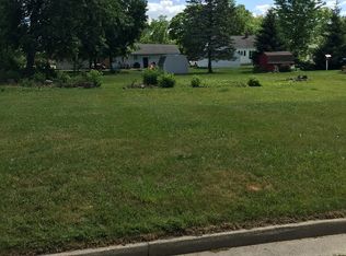 2002 Garside Dr, Essexville, MI