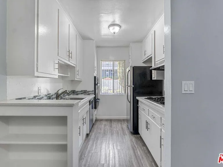 12015 Kling St #207 — Photo 13