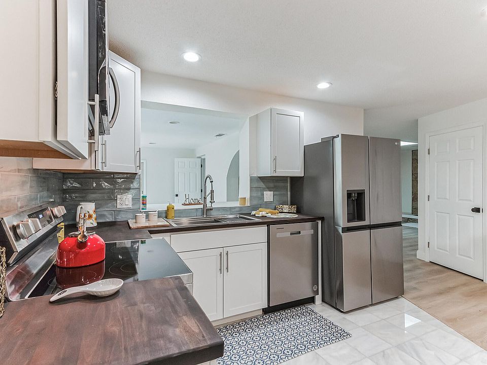 1st image of 12 N Saint Andrews Dr