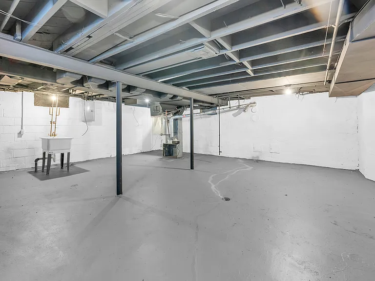 17214 Kentucky St — Photo 33