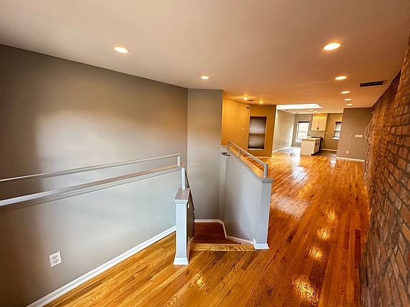 3rd image of 241-243 Collins Ave #241