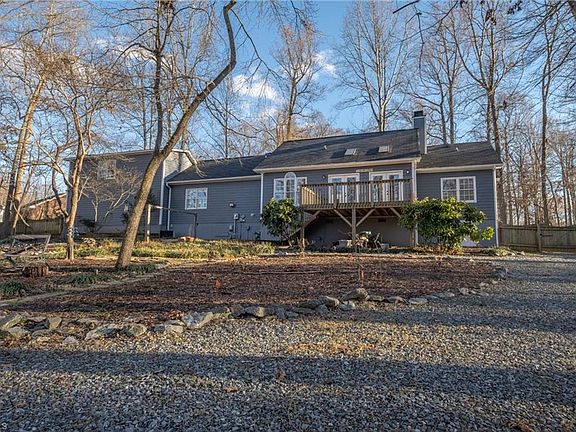 2nd image of 174 Hunters Glen Dr