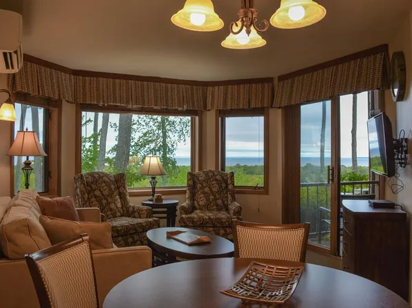 4920 N Landmark Cir #2107, Egg Harbor, WI 54209