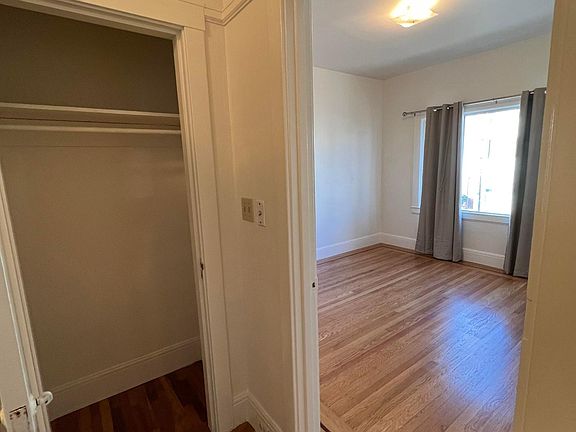 5th image of 622 17th Ave