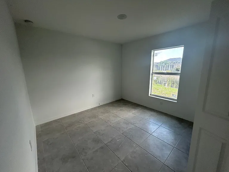 2825 NW 25th Ln — Photo 3
