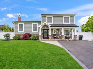 239 Blue Point Rd W, Holtsville, NY 11742