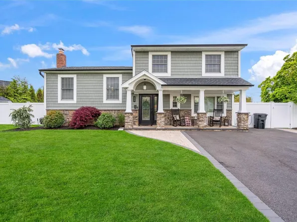 239 W Blue Point Road, Holtsville, NY 11742