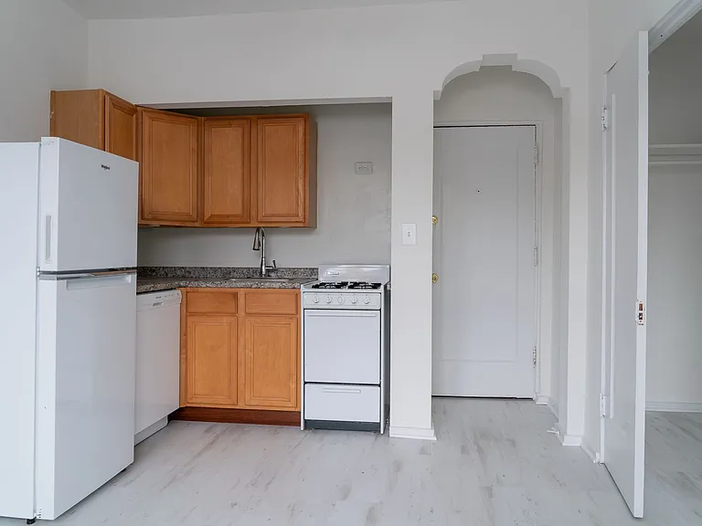 Kenmore — Photo 3