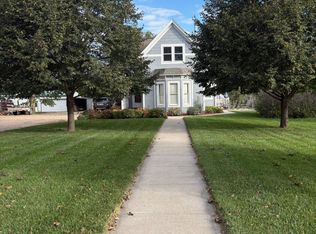 417 G St, Burwell, NE 68823