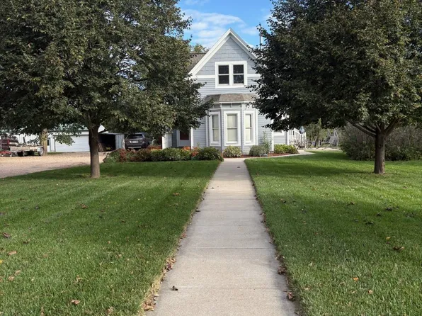 417 G St, Burwell, NE 68823