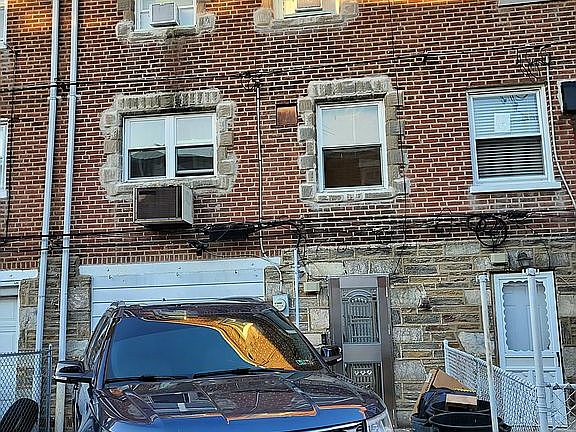 5th image of 2848 Devereaux Ave