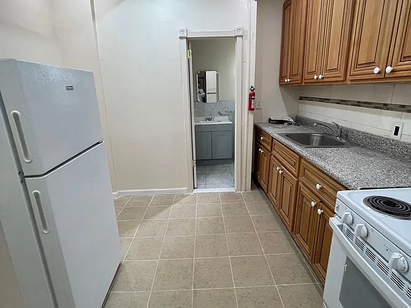 4th image of 19006 Hollis Ave Floor 1
