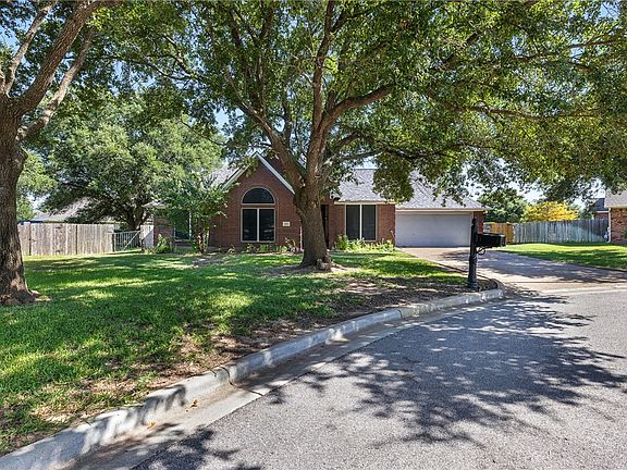 4th image of 602 Aster Dr