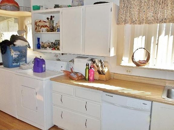 5th image of 145 E 9th St