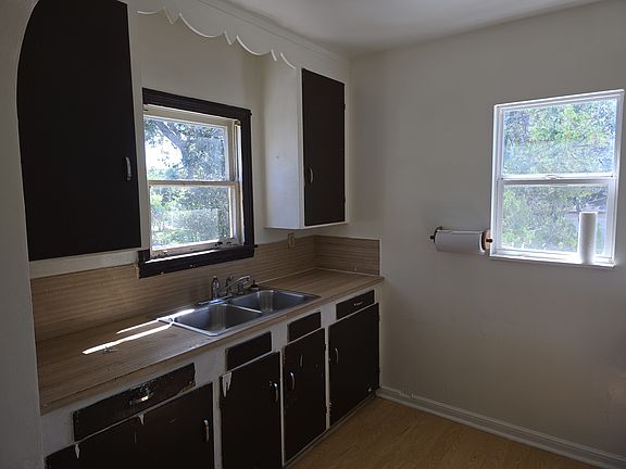 4th image of 2222 45th Ave N #2