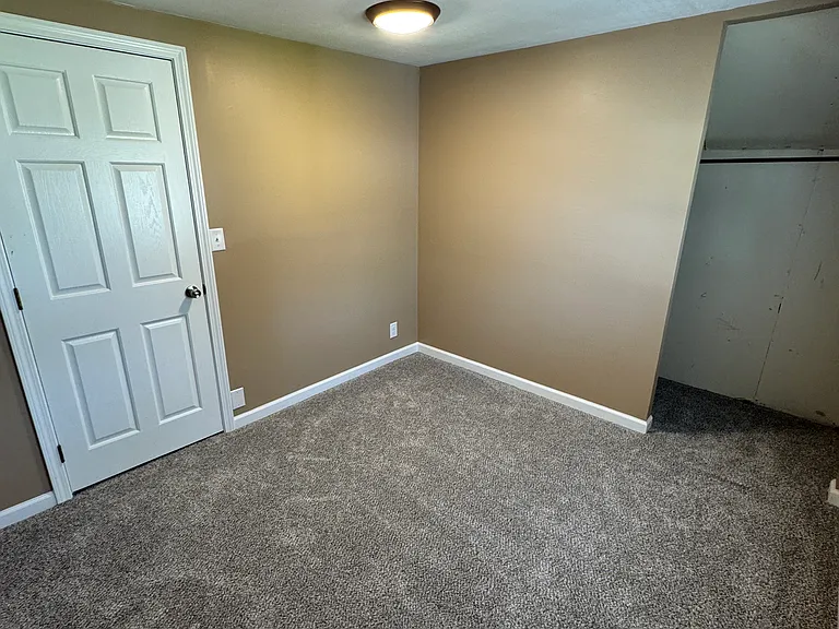 210 Santee Ave — Photo 24