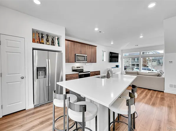 210 S Old Hammer Court, Aurora, CO 80018