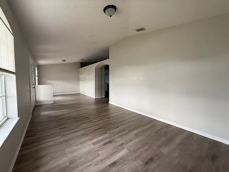 548 SW Undallo Rd — Photo 3