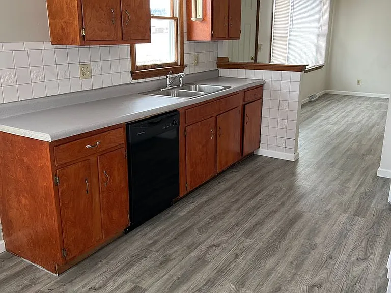 3410 Garfield Dr — Photo 5