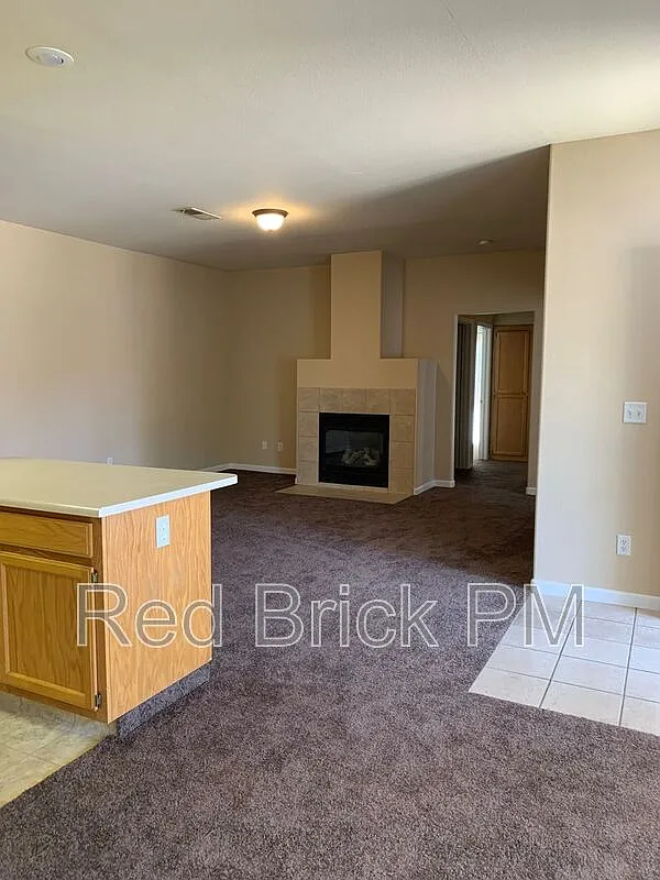 3 bed, 2.0 bath, 1145 sqft, $1,745 — Photo 4