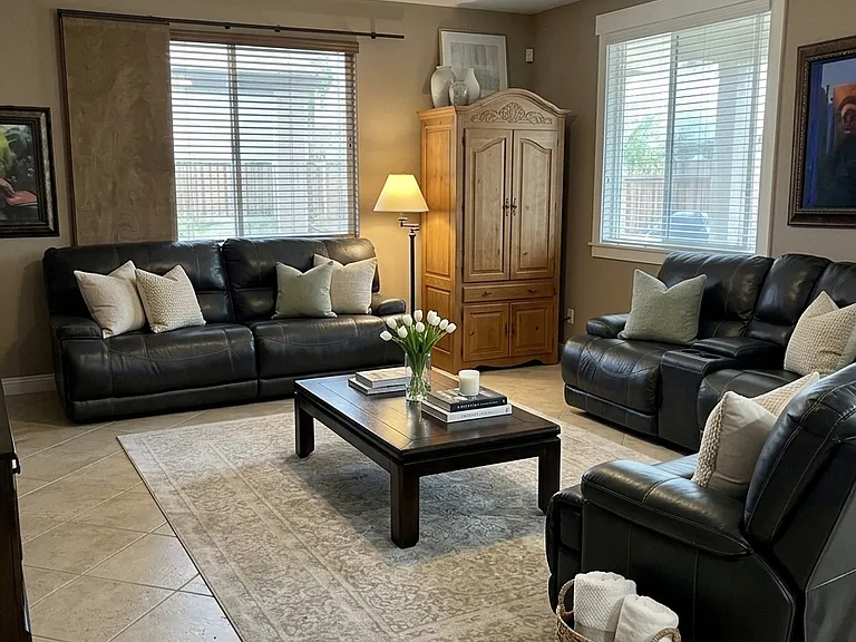 240 Eagle Ln — Photo 2