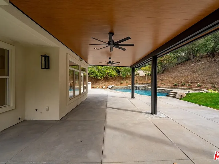 18500 Saint Moritz Dr — Photo 54