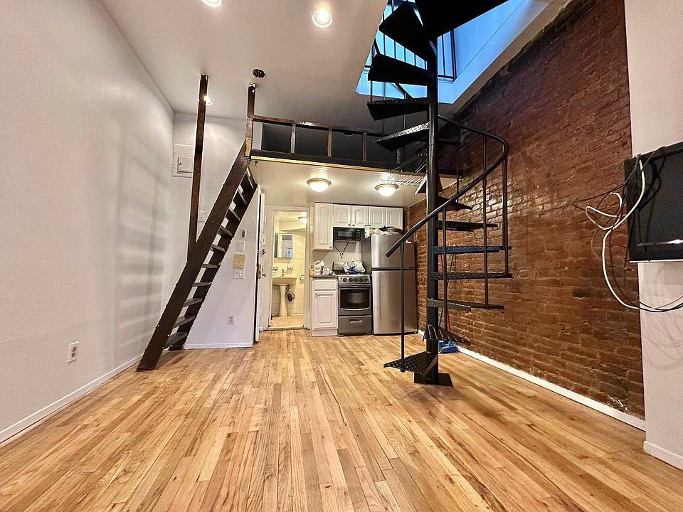 1st image of 453 W 46th St APT 5