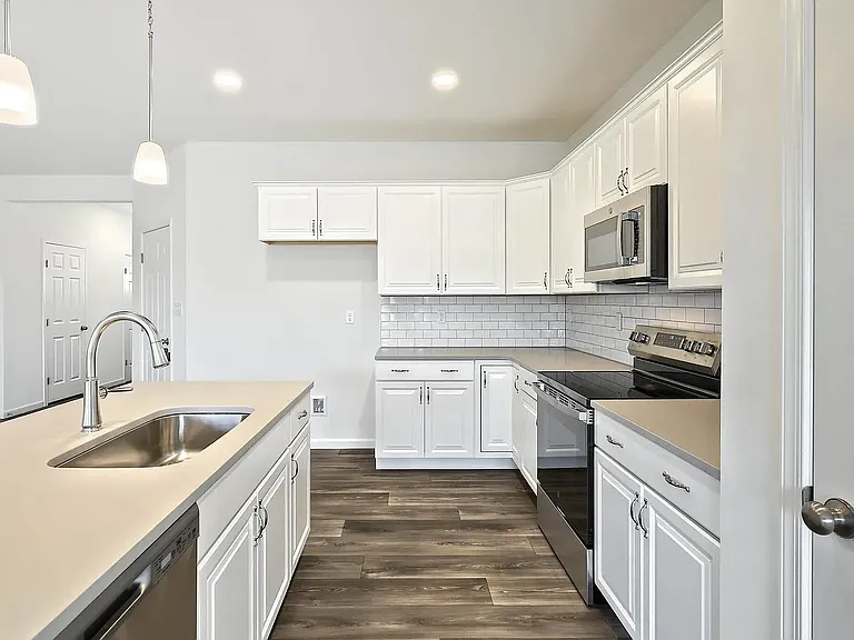 7884 Briarwood Dr — Photo 4