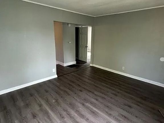 5th image of 227 Nadine St