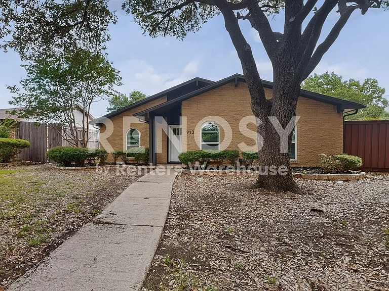 913 Overdowns Dr — Photo 3