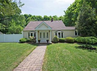 10 Lindner Pl, Smithtown, NY 11787
