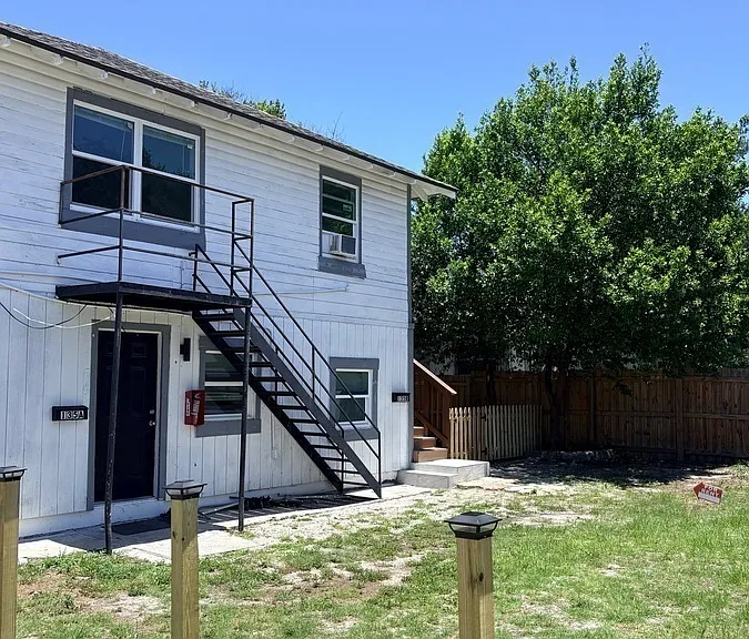 135 N Martin Luther King Junior Ave #B — Photo 29