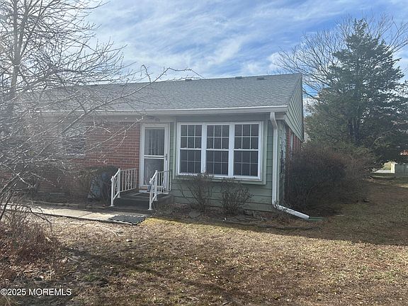 2nd image of 37E Yorktowne Parkway