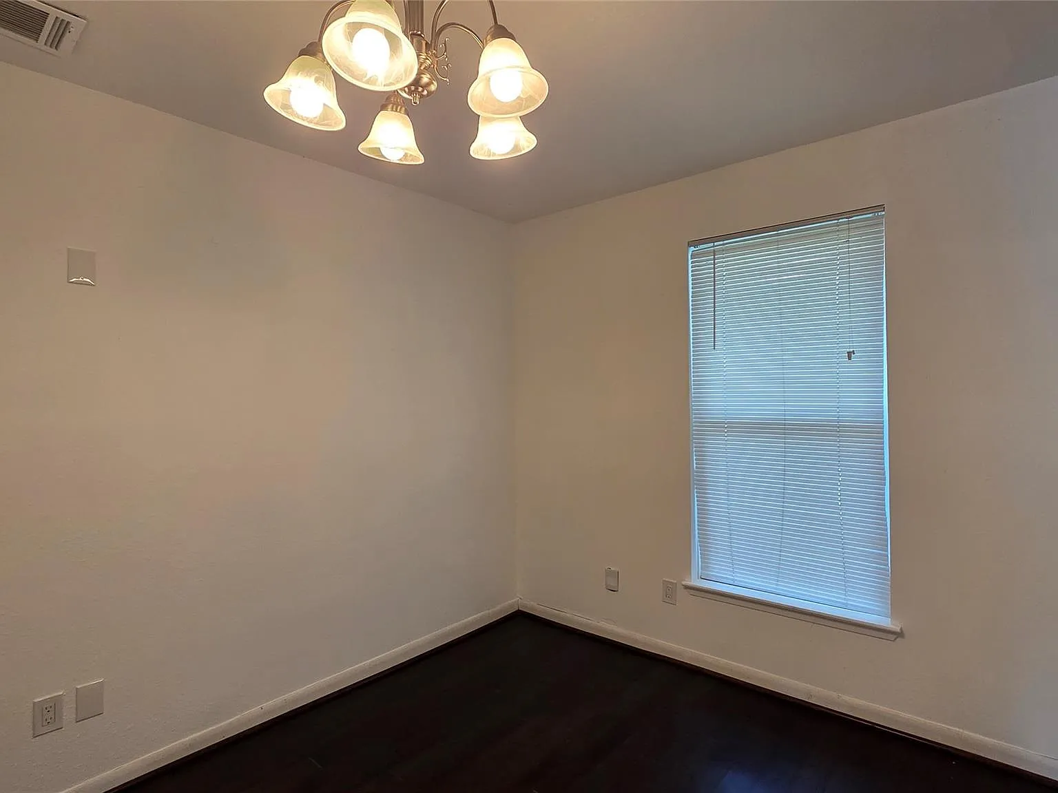 4 bed, 2.5 bath, 2298 sqft, $2,000 — Photo 4