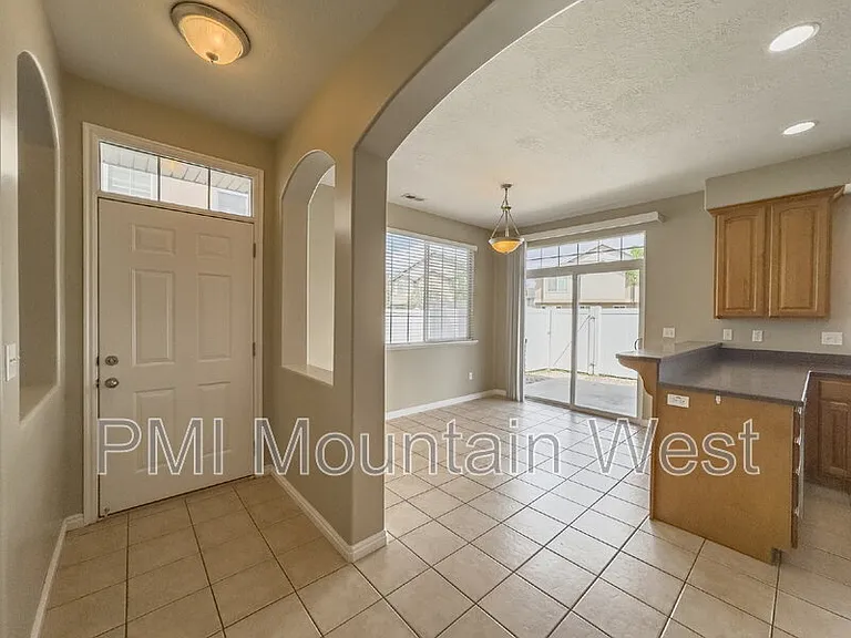 948 Chelsea Ln — Photo 7