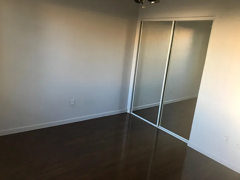 1727 E Pontiac Dr — Photo 23