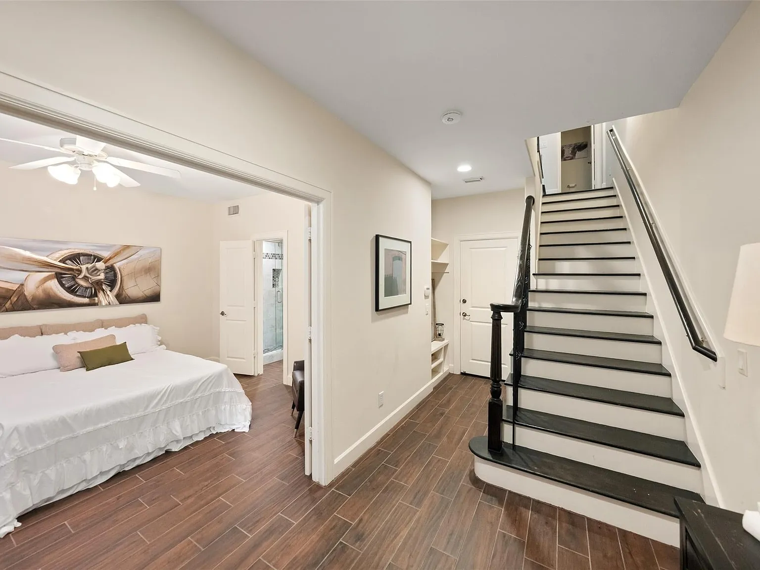 3 bed, 3.5 bath, 2239 sqft, $3,350 — Photo 3