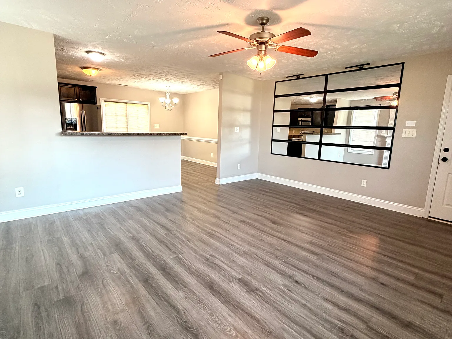 4 bed, 2.5 bath, 1982 sqft, $2,100 — Photo 3