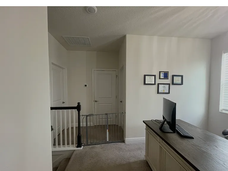 1438 N River Cir — Photo 17