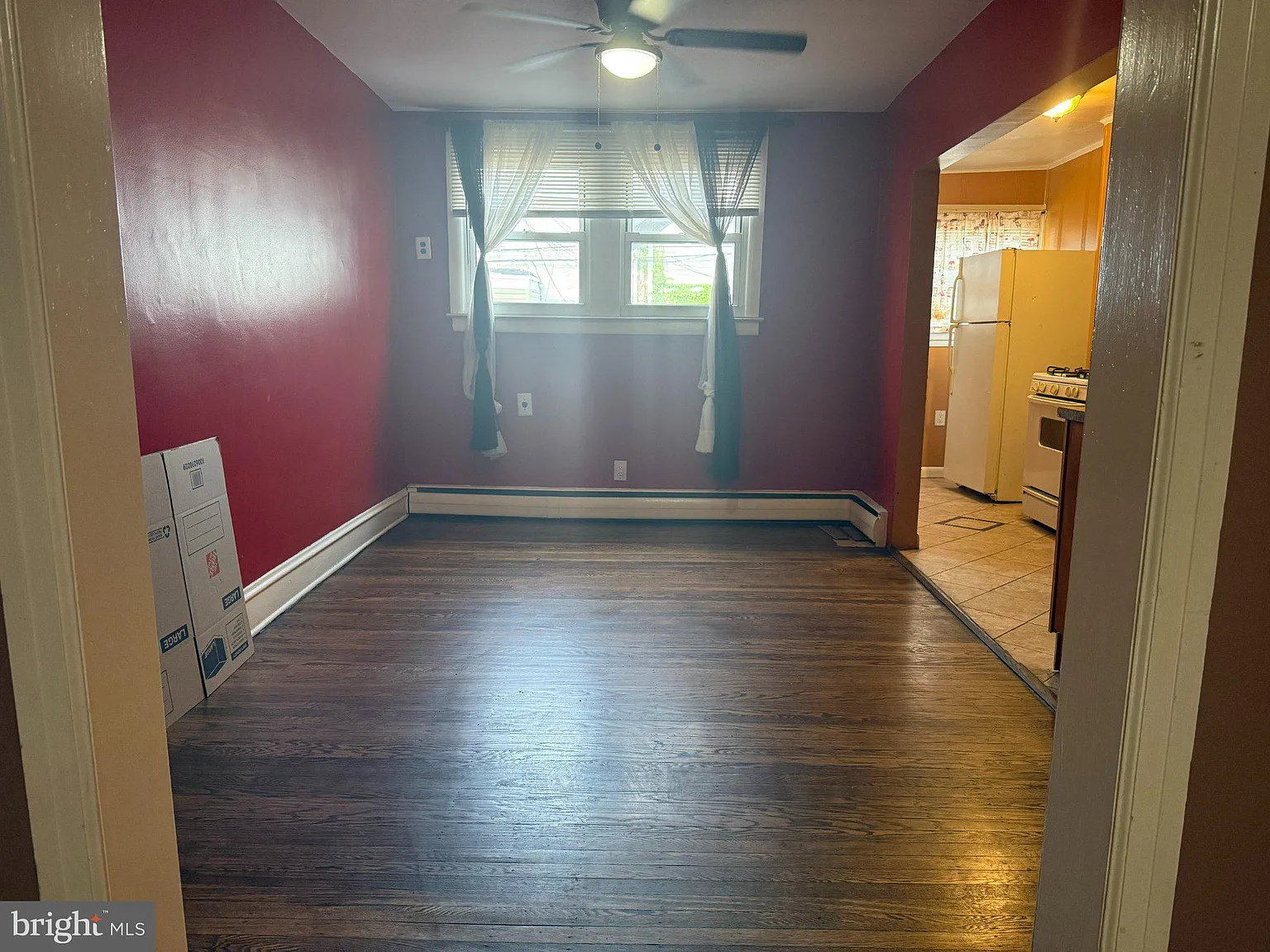 3 bed, 1.0 bath, 1092 sqft, $1,500 — Photo 2