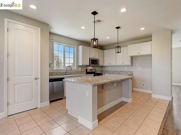 3rd image of 7127 Brentwood Blvd