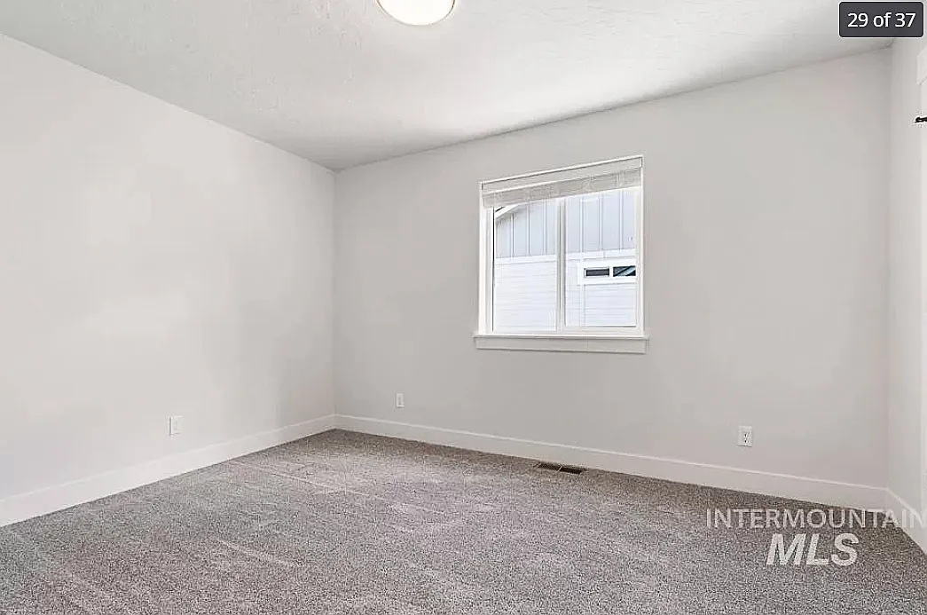 Building Photo - 208 NE 3rd St #208