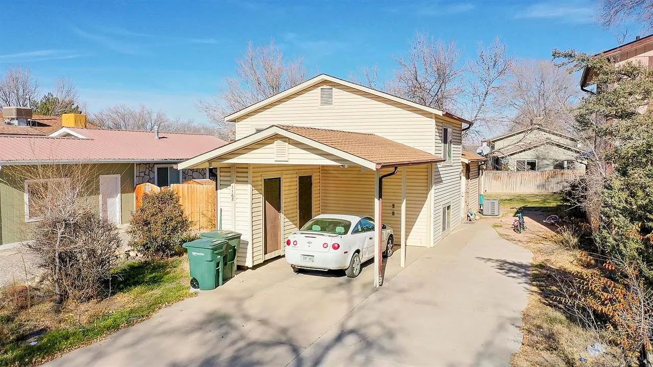 4 bed, 1.5 bath, 1152 sqft, $2,200 — Photo 2
